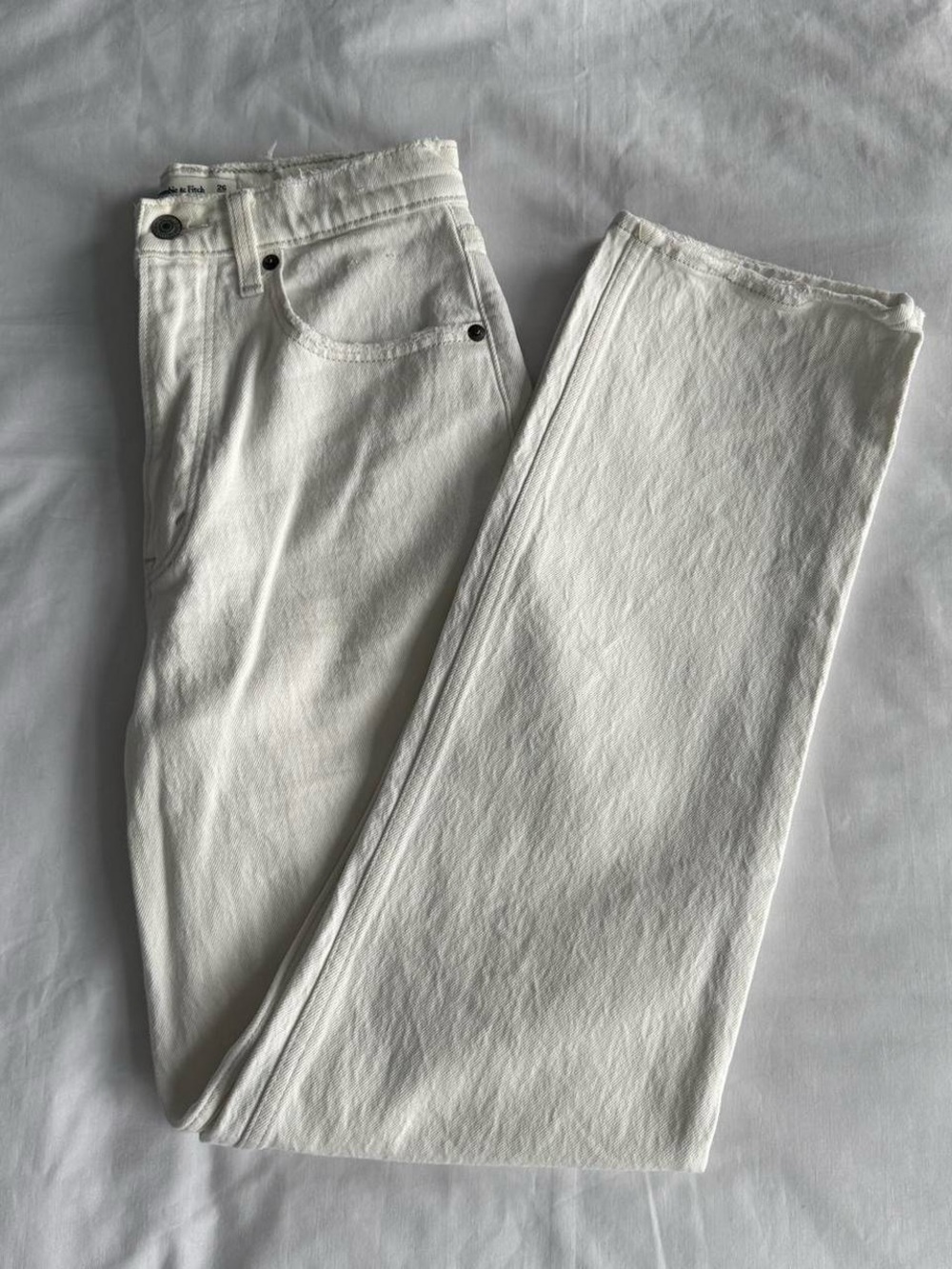 Abercrombie & Fitch White 90s Straight Ultra High Rise Jean
